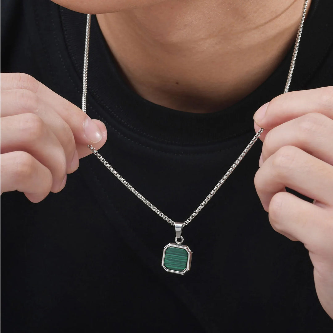 collier-pendentif-rectangle-pierre-verte-acier-inoxydable-porte
