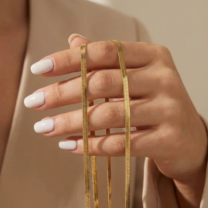 colliers-chaine-acier-inoxydable-dore-porte-main-detail