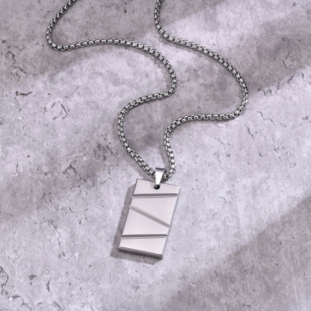 Collier Pendentif Rectangulaire – Design Minimal – Unisexe