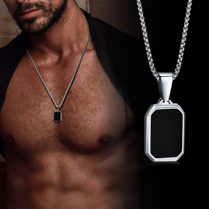 colliers-pendentif-rectangle-acier-inoxydable-packshot-noir