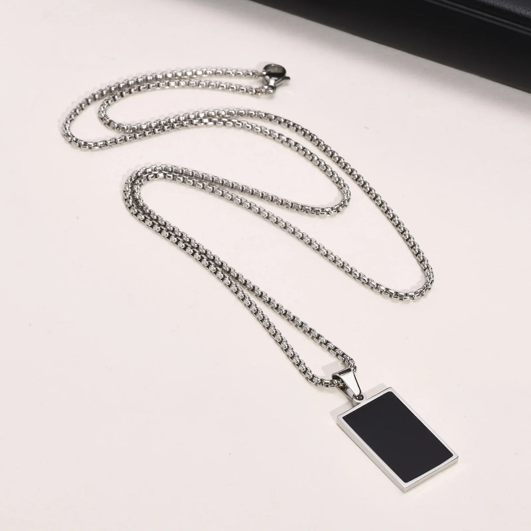Collier Pendentif Rectangulaire – Design Minimal – Unisexe