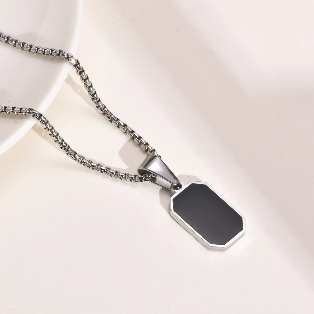 Collier Pendentif Rectangulaire – Design Minimal – Unisexe